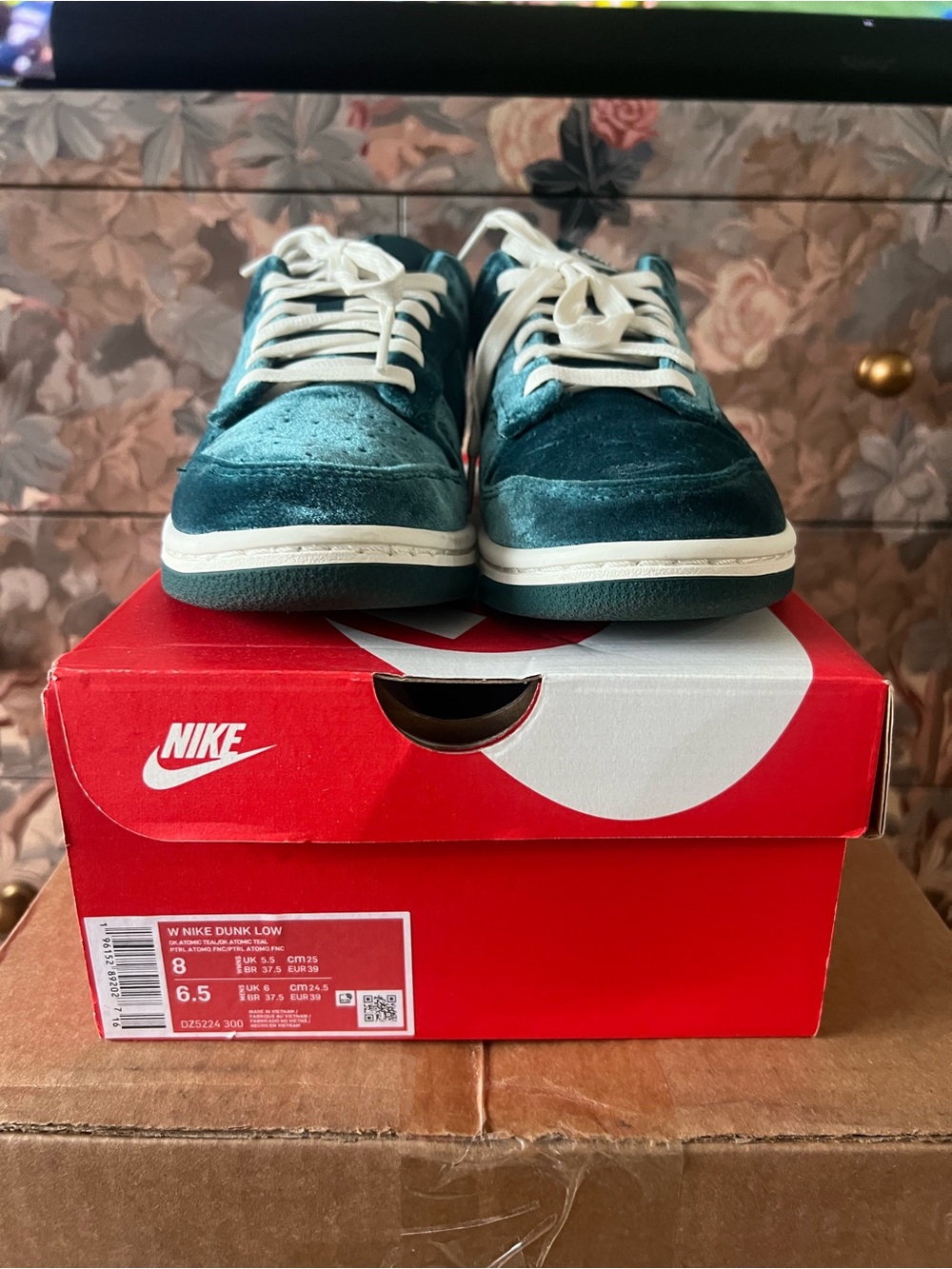 Nike Dunk Low Womens 8 Teal Green Suede with White Laces limited